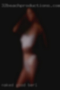 Naked good looking middle women in Berlin.